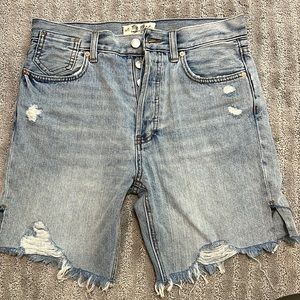We The Free boyfriend denim short